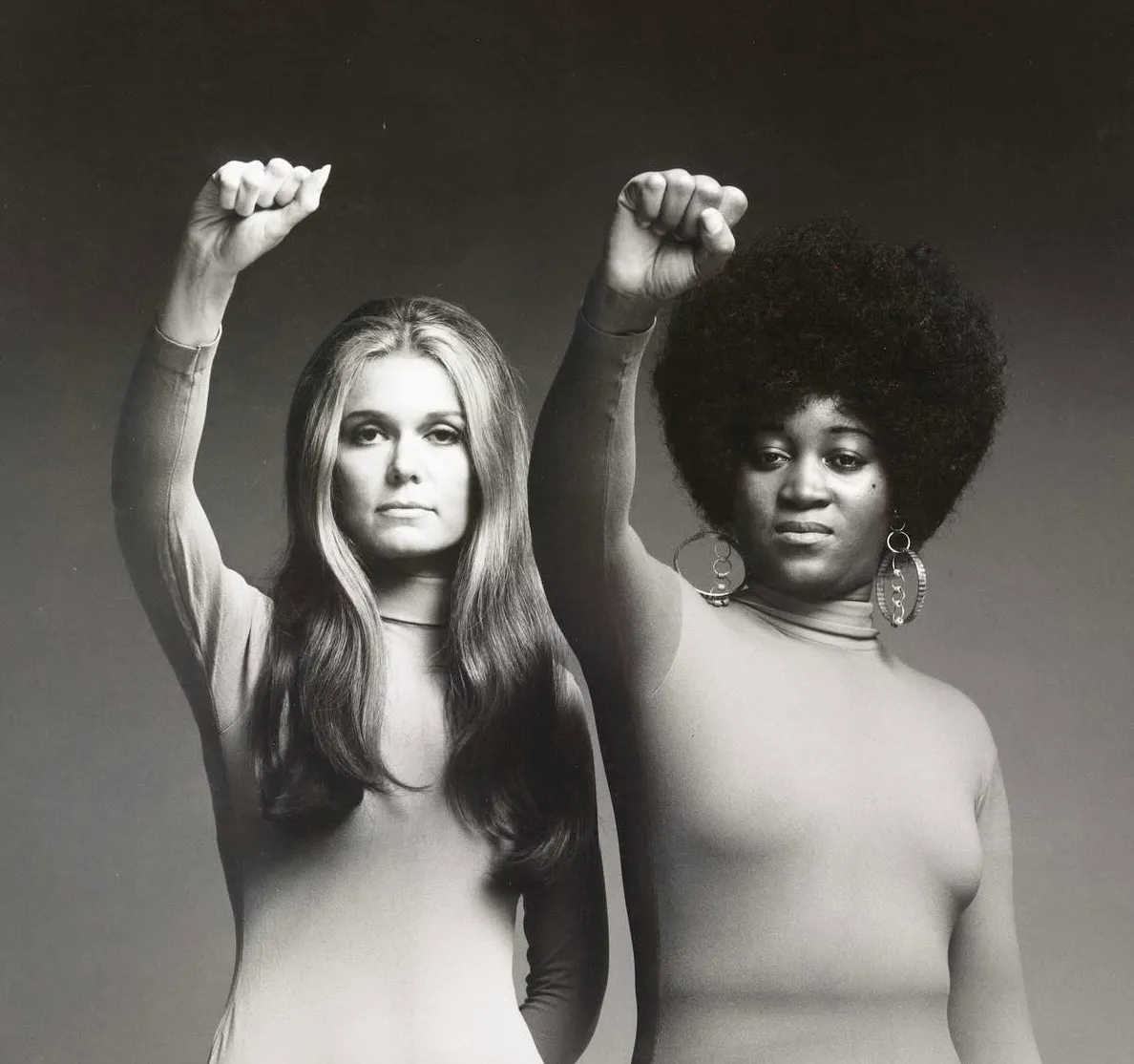 1971 photo of Gloria Steinem and Dorothy Pitman Hughes