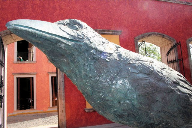 Crow statue at Cuervo's La Rojena